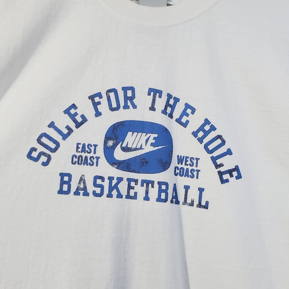 2000's vintage Sole for the Hole Mens Nike Classic Bball tee shirt. rare. EUC.